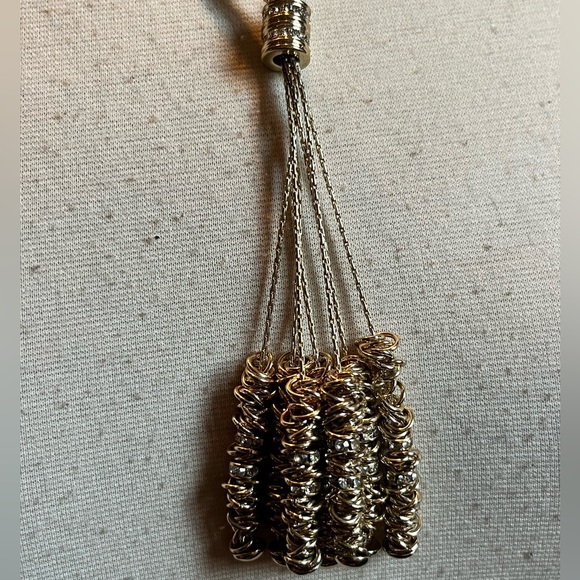 Classic and contemporary at the same time. Gold multi/tassel statement necklace - Picture 5 of 12